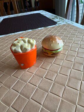 Westland Giftware Magnetic Burger And Fries Salt & Pepper Shaker Set New